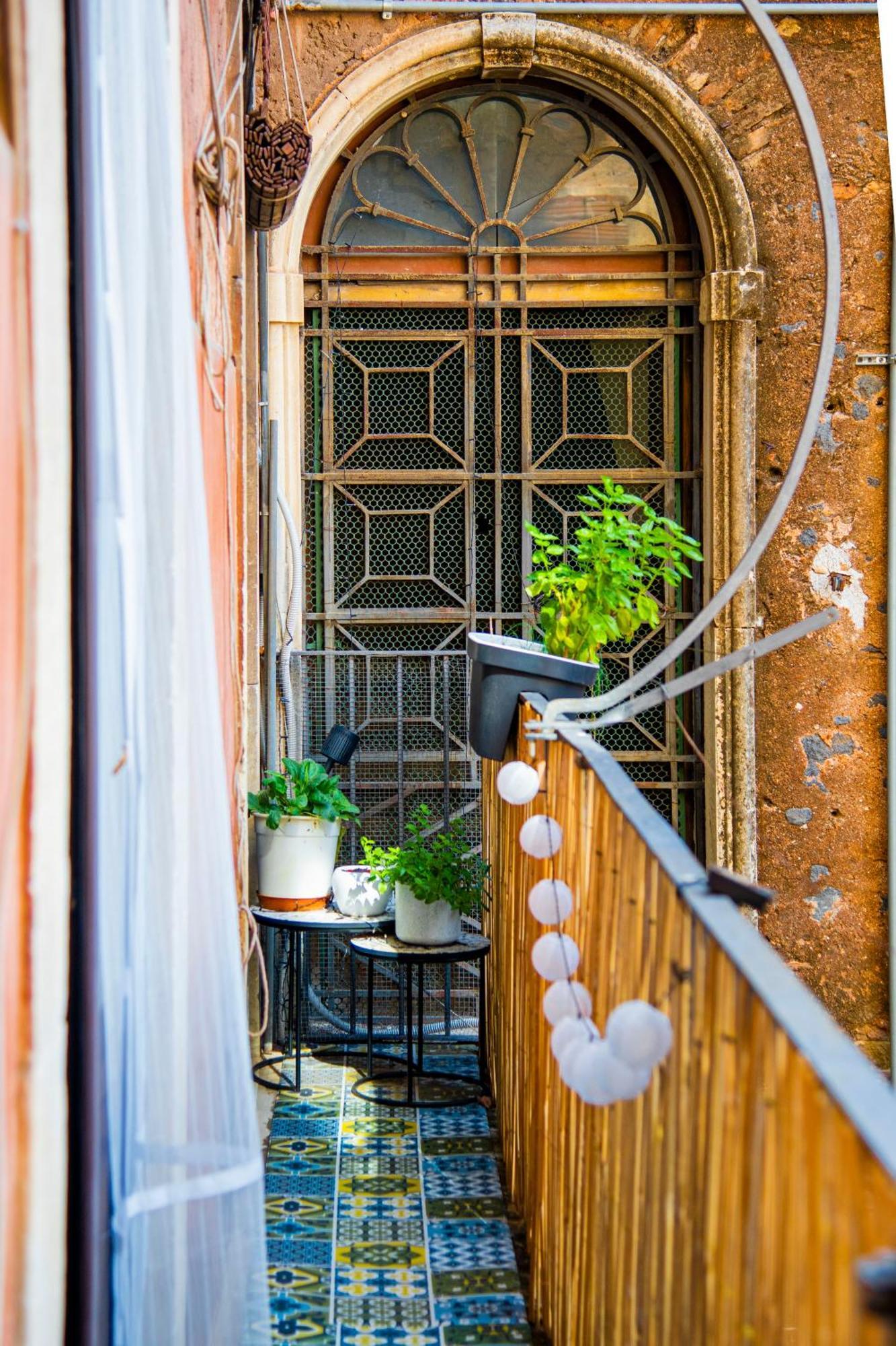 Mitha'S Rooms Catania Exterior photo